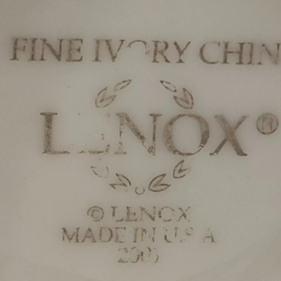 HTF Lenox 2005 Decorative 8.75" Ivory Vase Large Pierced Snowflake Silver Detail - Picture 7 of 12